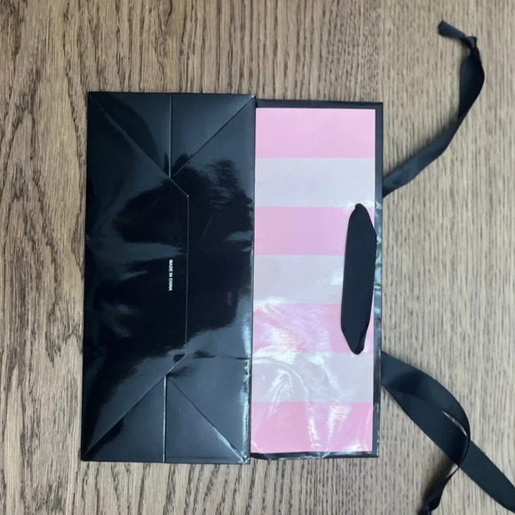 Victoria Secret small sateen cardboard shopping bag  - Picture 2 of 2